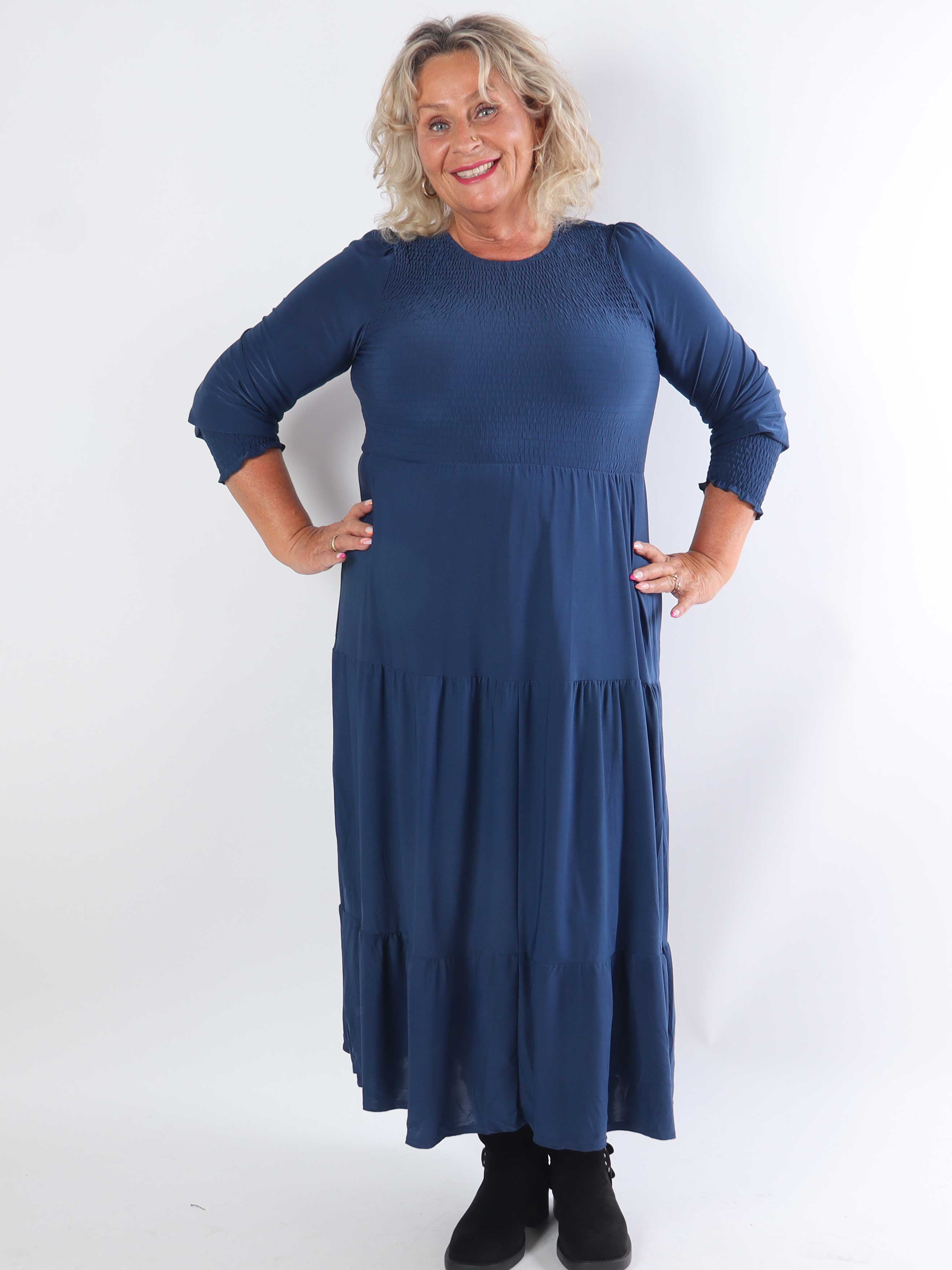 Kelly Long - Stretch plus size klänning med smock över bröstet